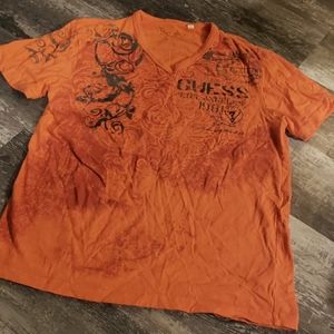 Guess pattern v neck tee